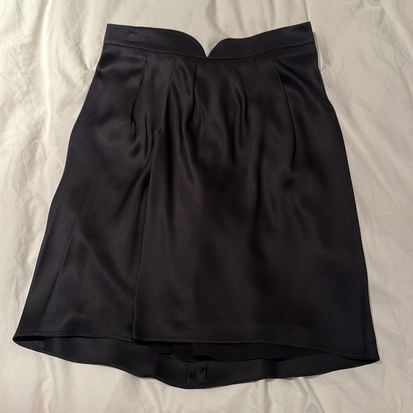 Giorgio Armani black silk flowing skirt. Size 6 - Picture 2 of 8